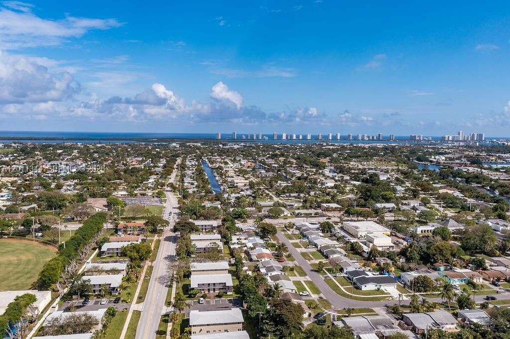 For Rent: $5,900 (3 beds, 2 baths, 1092 Square Feet)