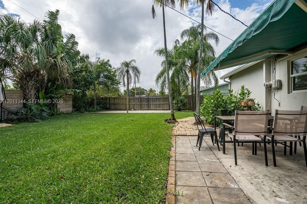 For Rent: $5,900 (3 beds, 2 baths, 1092 Square Feet)