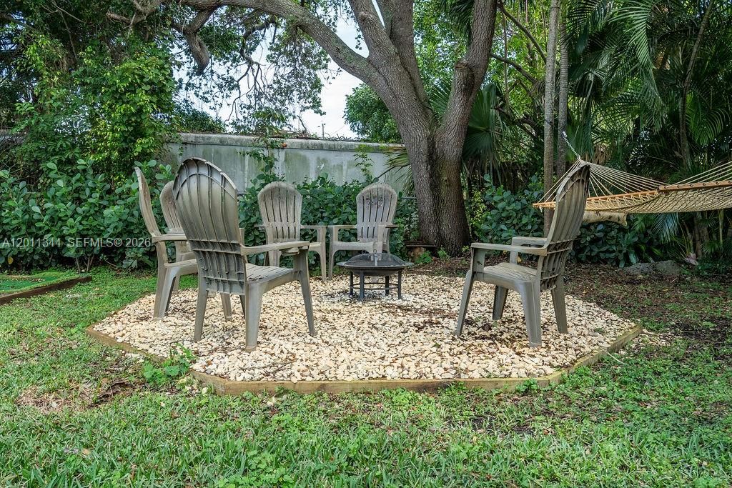 For Rent: $5,900 (3 beds, 2 baths, 1092 Square Feet)