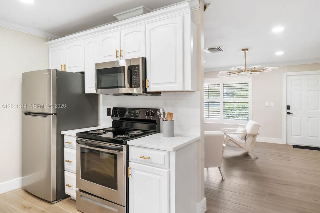 For Rent: $5,900 (3 beds, 2 baths, 1092 Square Feet)
