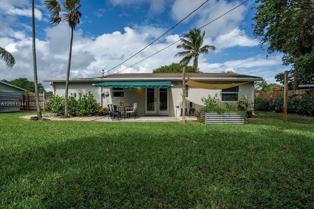 For Rent: $5,900 (3 beds, 2 baths, 1092 Square Feet)