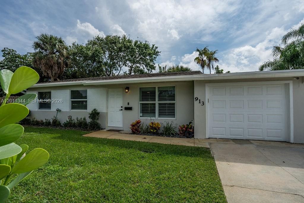 For Rent: $5,900 (3 beds, 2 baths, 1092 Square Feet)