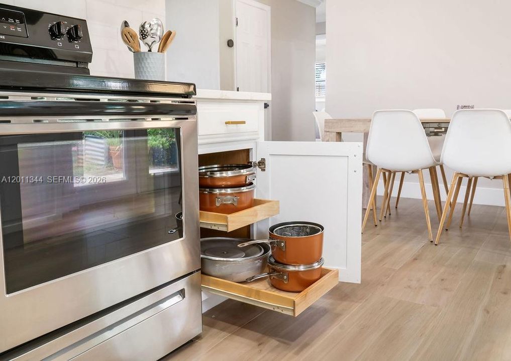 For Rent: $5,900 (3 beds, 2 baths, 1092 Square Feet)