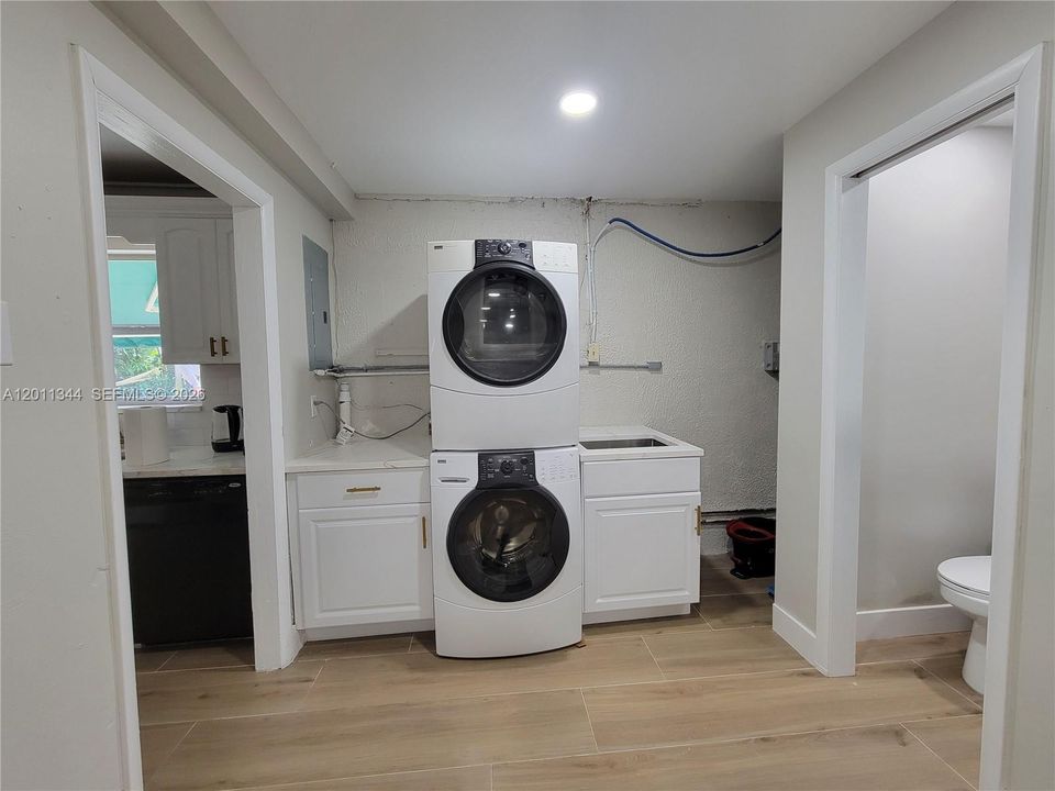 For Rent: $5,900 (3 beds, 2 baths, 1092 Square Feet)