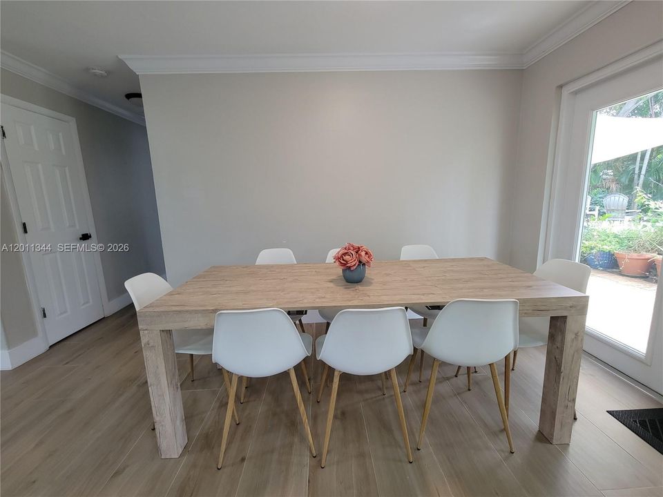 For Rent: $5,900 (3 beds, 2 baths, 1092 Square Feet)
