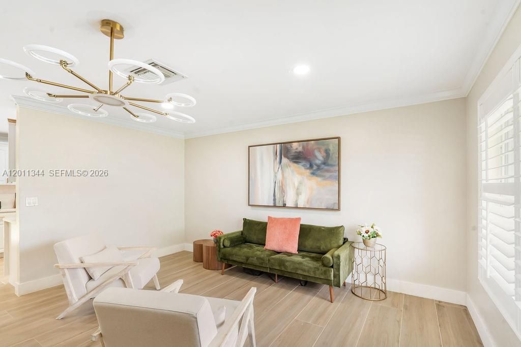 For Rent: $5,900 (3 beds, 2 baths, 1092 Square Feet)