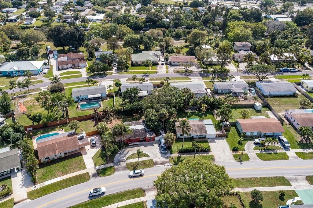 For Rent: $5,900 (3 beds, 2 baths, 1092 Square Feet)