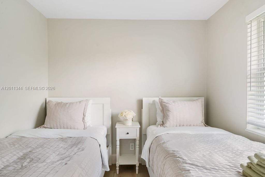 For Rent: $5,900 (3 beds, 2 baths, 1092 Square Feet)