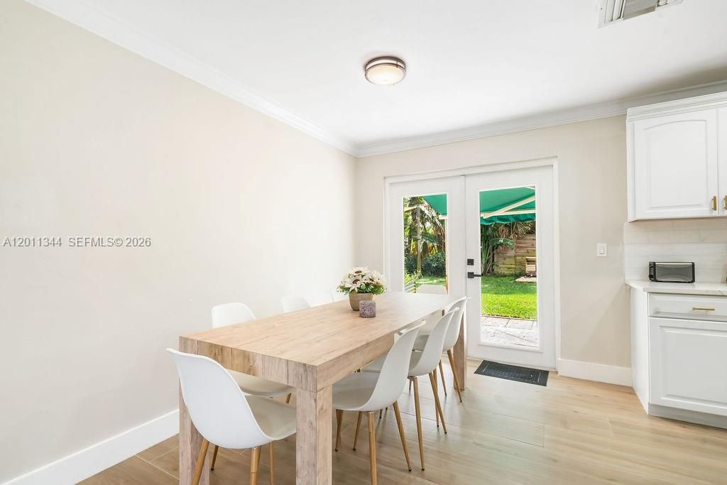 For Rent: $5,900 (3 beds, 2 baths, 1092 Square Feet)