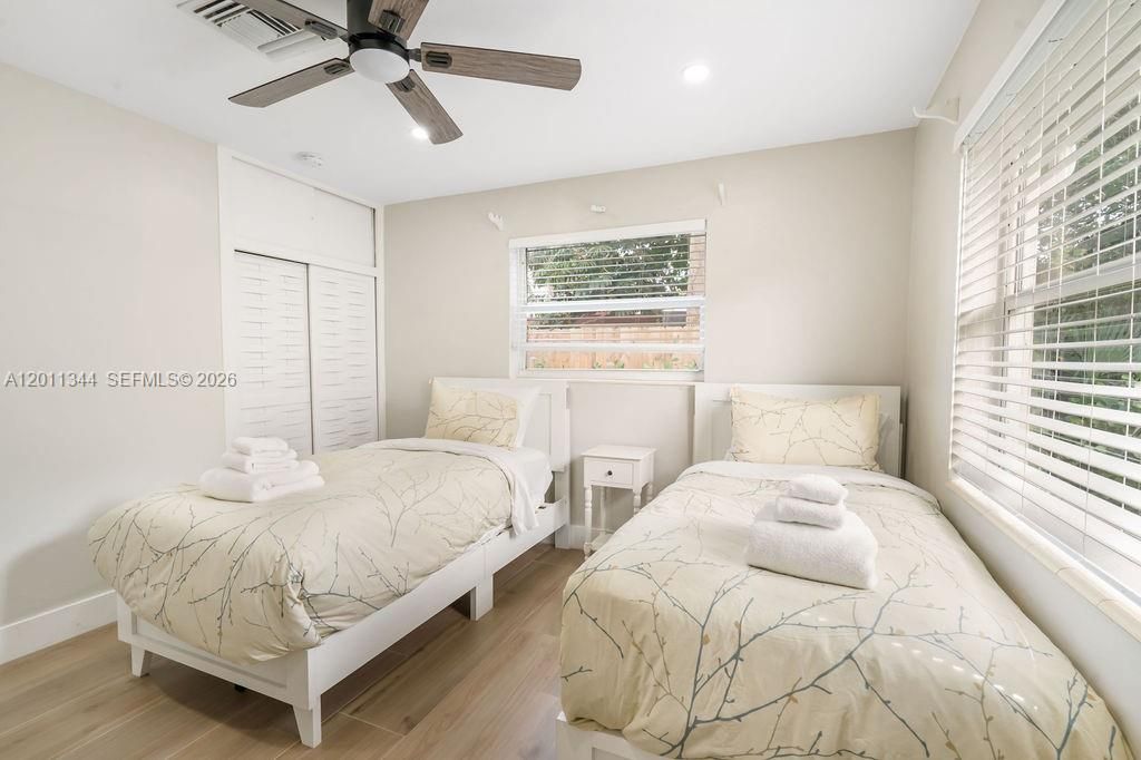 For Rent: $5,900 (3 beds, 2 baths, 1092 Square Feet)