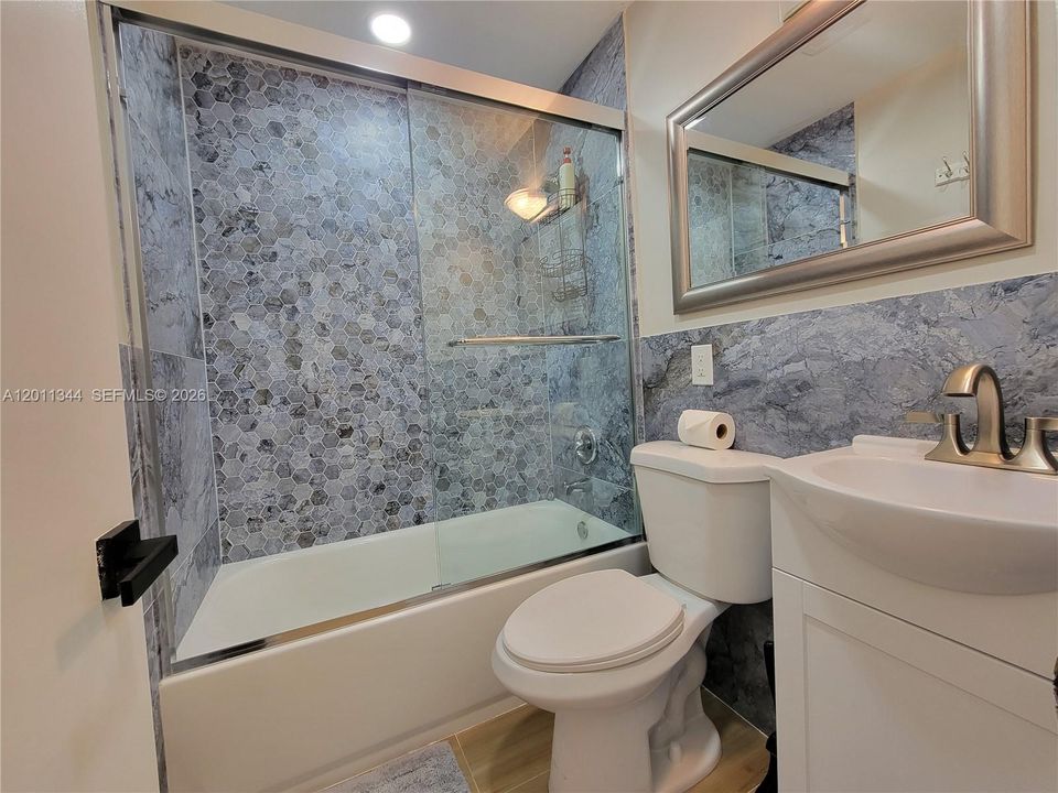 For Rent: $5,900 (3 beds, 2 baths, 1092 Square Feet)