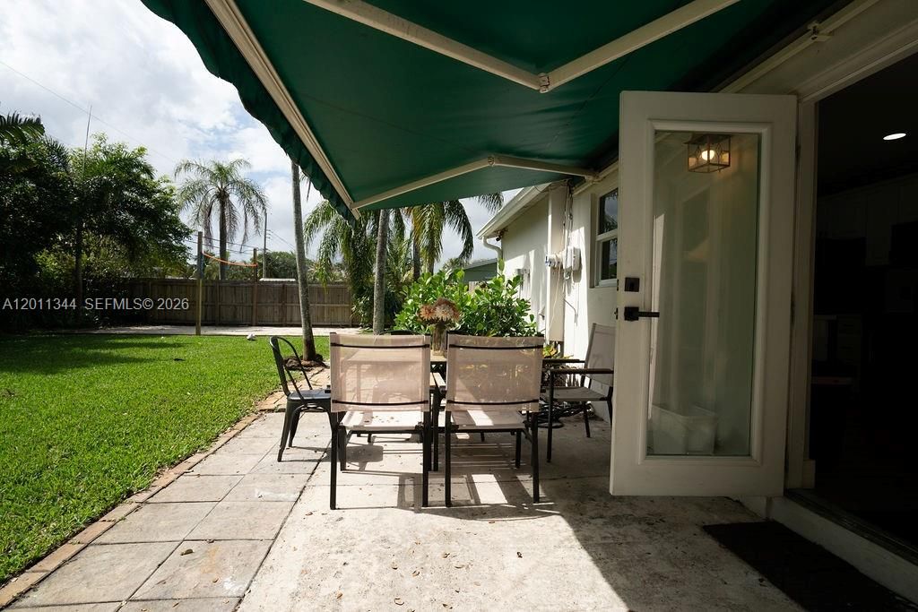 For Rent: $5,900 (3 beds, 2 baths, 1092 Square Feet)