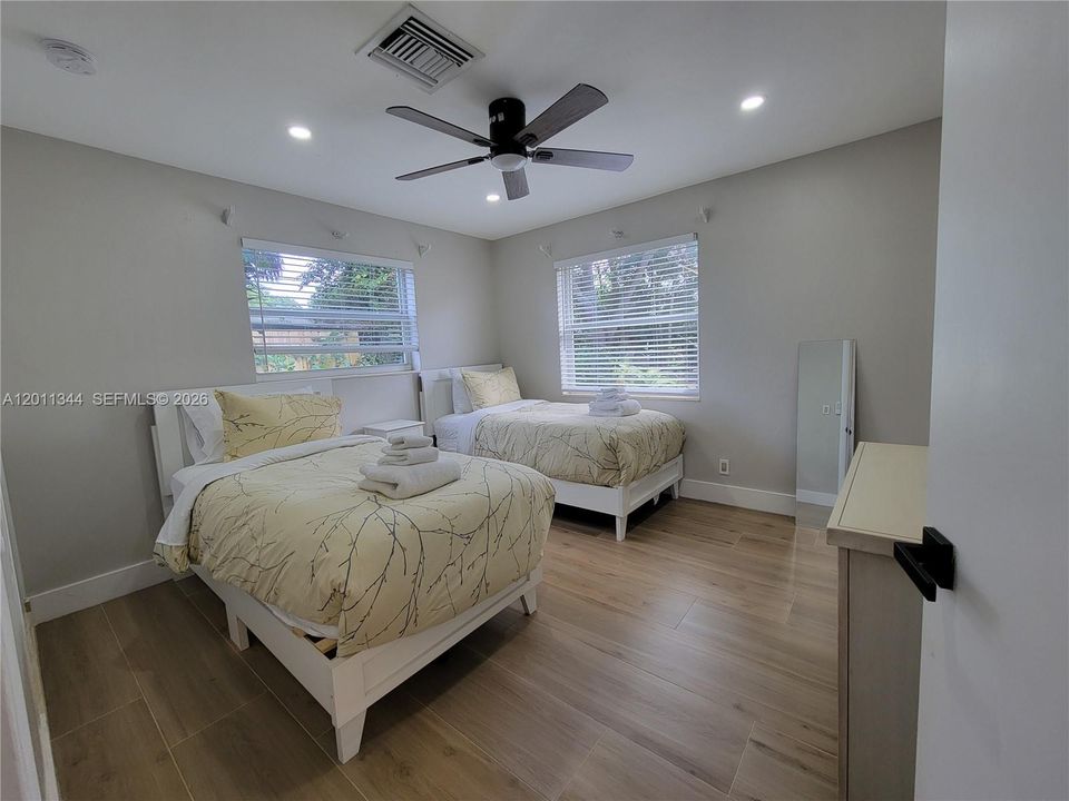 For Rent: $5,900 (3 beds, 2 baths, 1092 Square Feet)