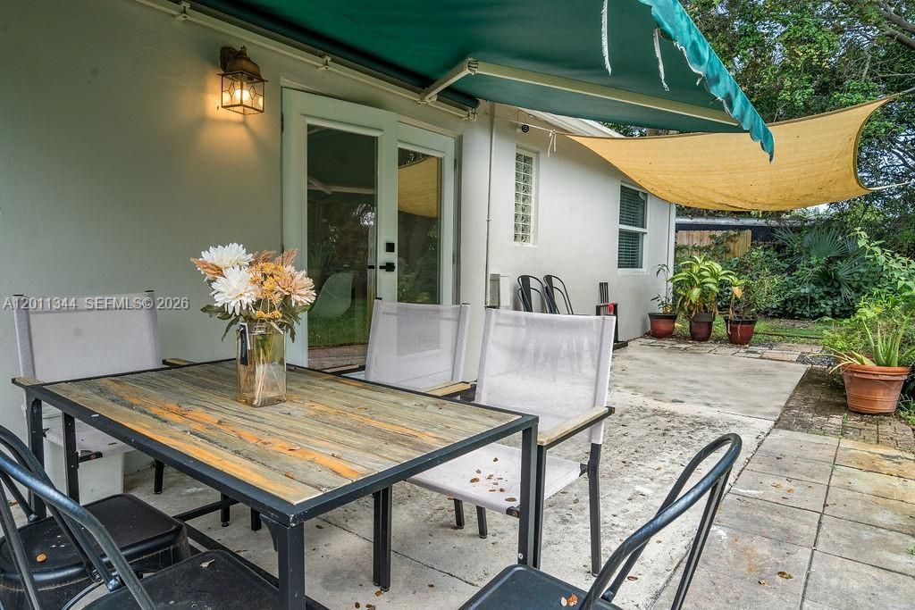 For Rent: $5,900 (3 beds, 2 baths, 1092 Square Feet)