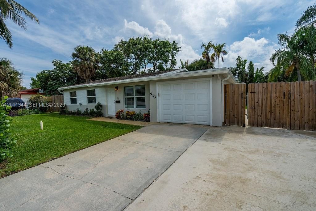 For Rent: $5,900 (3 beds, 2 baths, 1092 Square Feet)