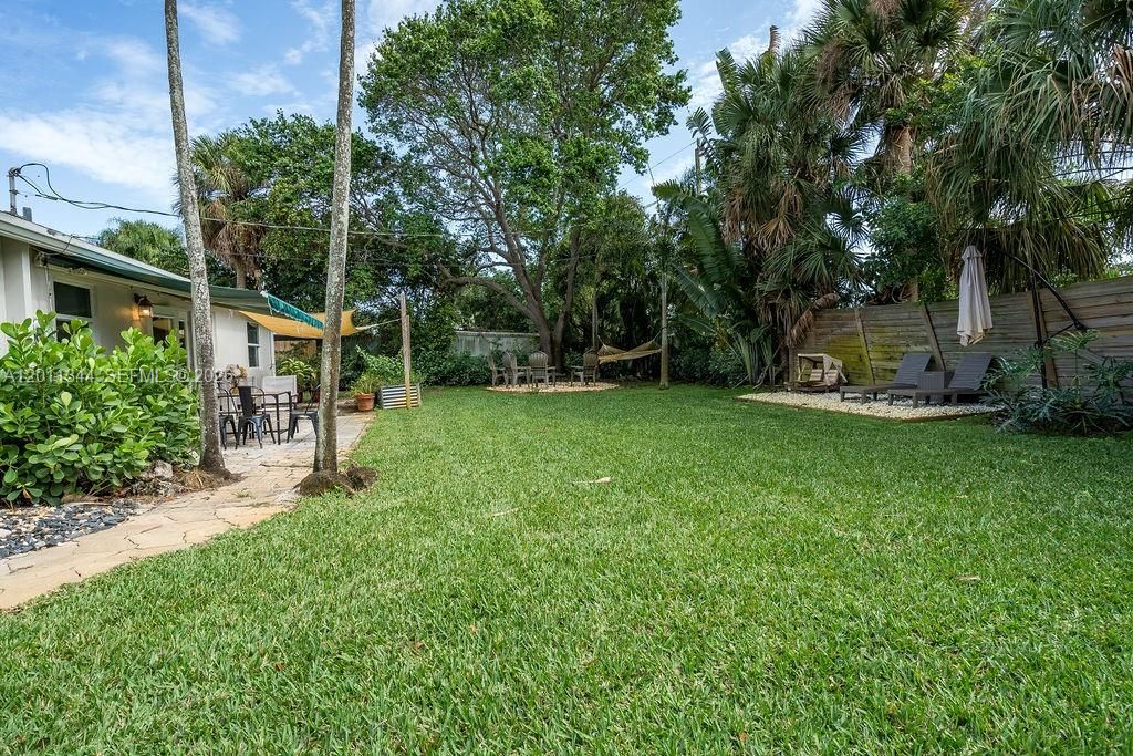 For Rent: $5,900 (3 beds, 2 baths, 1092 Square Feet)