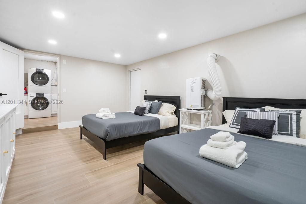 For Rent: $5,900 (3 beds, 2 baths, 1092 Square Feet)