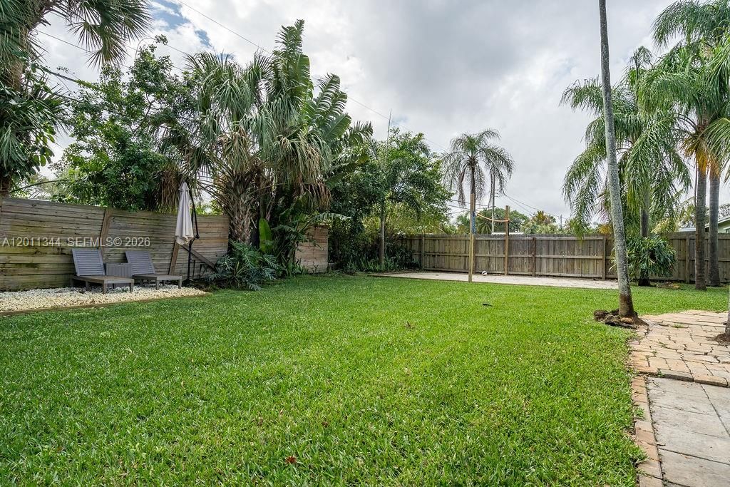 For Rent: $5,900 (3 beds, 2 baths, 1092 Square Feet)