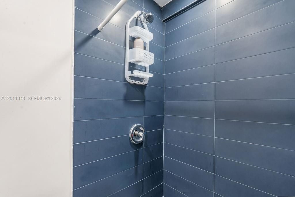 For Rent: $5,900 (3 beds, 2 baths, 1092 Square Feet)
