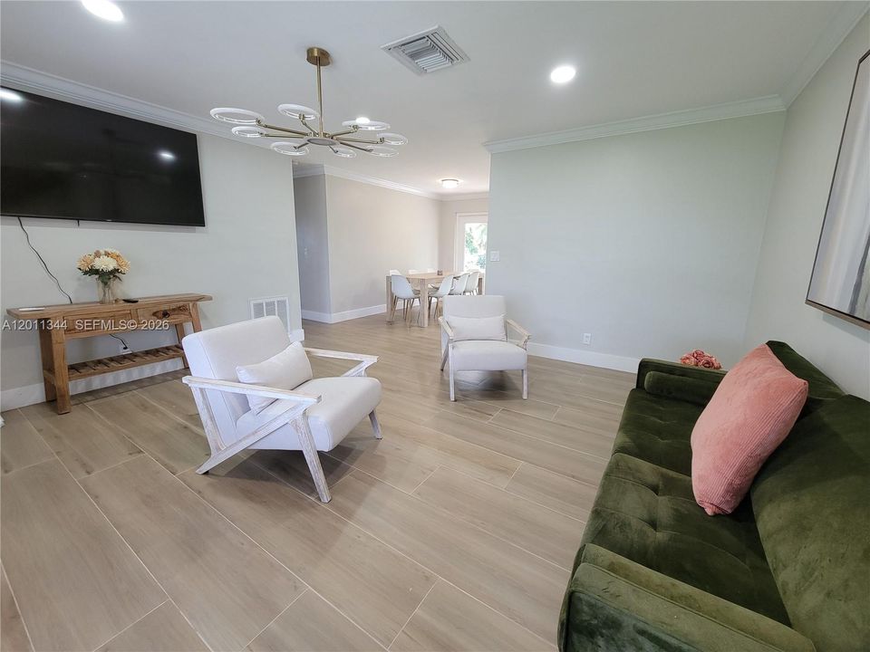 For Rent: $5,900 (3 beds, 2 baths, 1092 Square Feet)