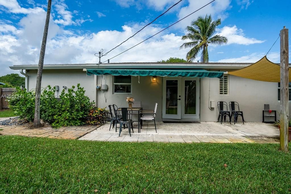 For Rent: $5,900 (3 beds, 2 baths, 1092 Square Feet)