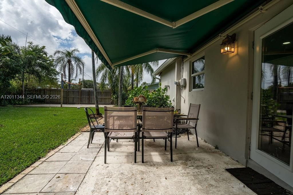 For Rent: $5,900 (3 beds, 2 baths, 1092 Square Feet)