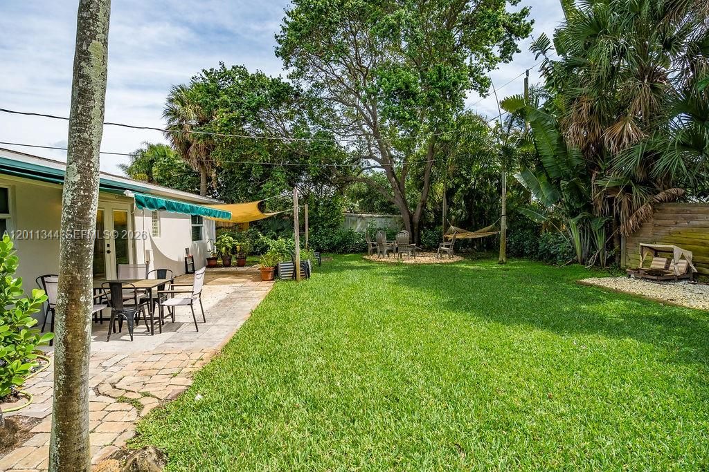 For Rent: $5,900 (3 beds, 2 baths, 1092 Square Feet)