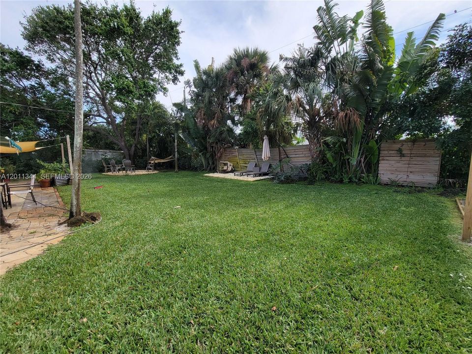 For Rent: $5,900 (3 beds, 2 baths, 1092 Square Feet)