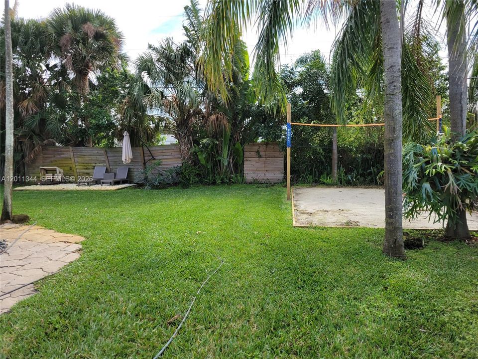 For Rent: $5,900 (3 beds, 2 baths, 1092 Square Feet)