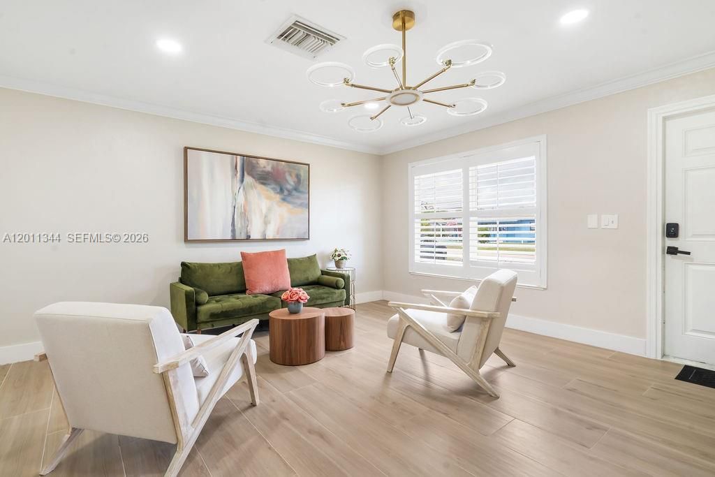 For Rent: $5,900 (3 beds, 2 baths, 1092 Square Feet)