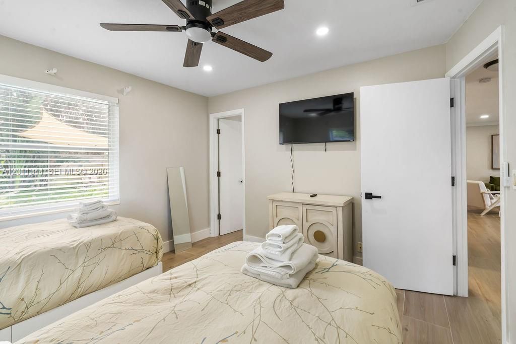 For Rent: $5,900 (3 beds, 2 baths, 1092 Square Feet)