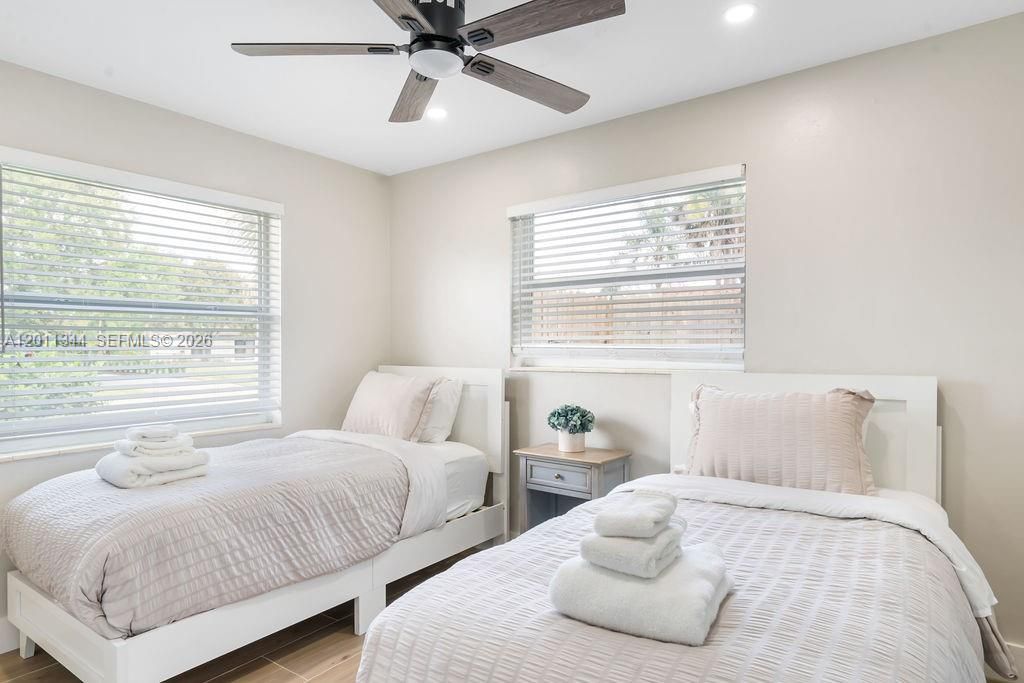 For Rent: $5,900 (3 beds, 2 baths, 1092 Square Feet)
