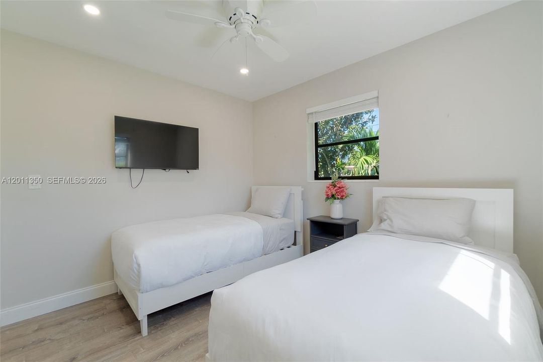 For Rent: $6,500 (4 beds, 3 baths, 1616 Square Feet)