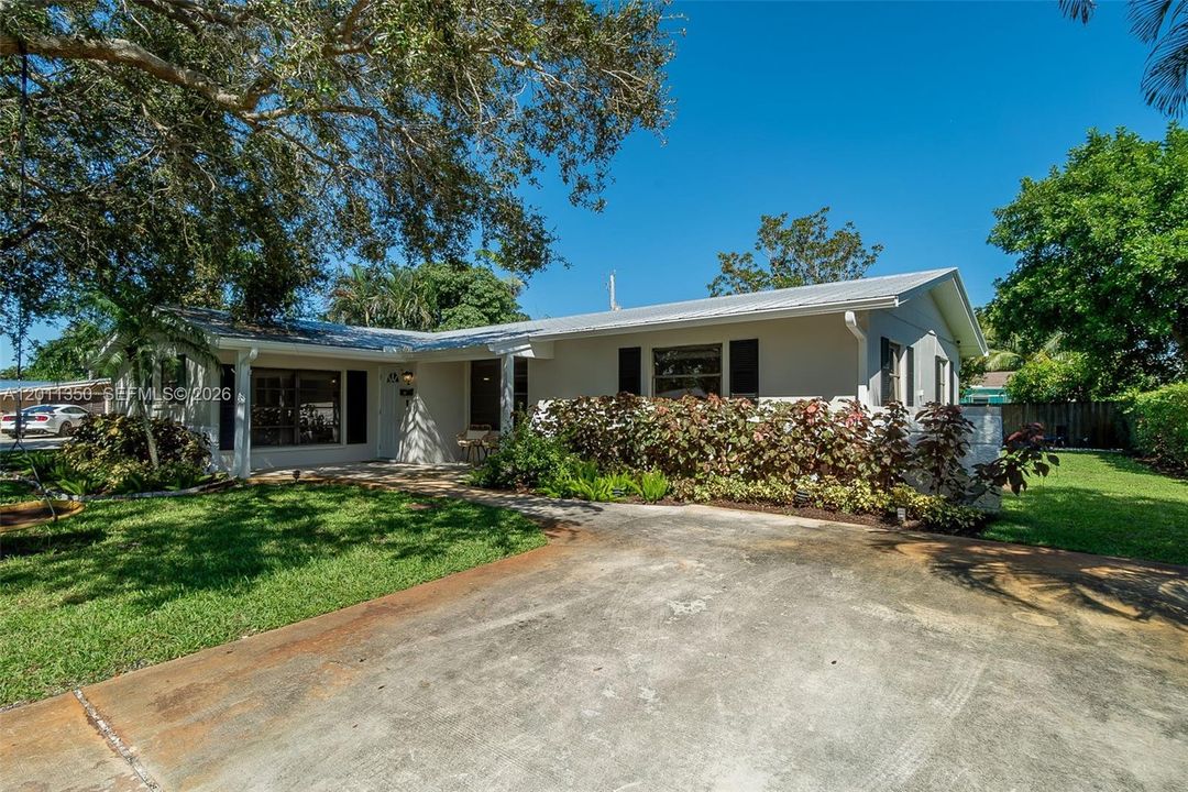 For Rent: $6,500 (4 beds, 3 baths, 1616 Square Feet)