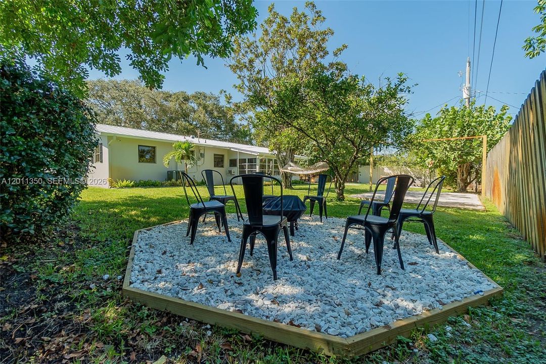 For Rent: $6,500 (4 beds, 3 baths, 1616 Square Feet)