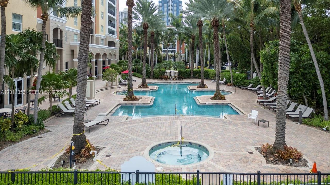 For Sale: $550,000 (2 beds, 2 baths, 1024 Square Feet)