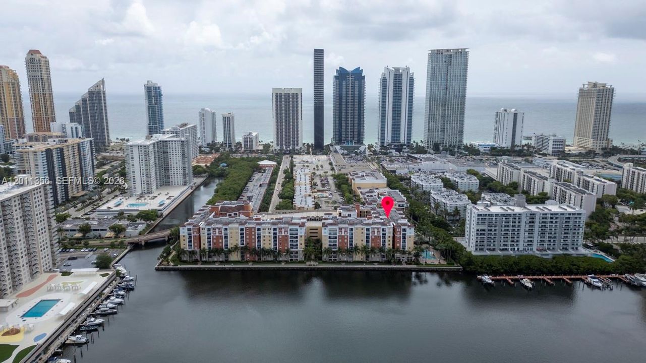 For Sale: $550,000 (2 beds, 2 baths, 1024 Square Feet)