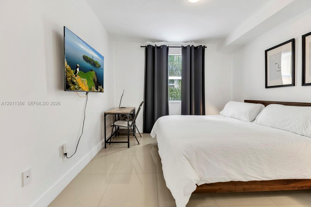 For Sale: $550,000 (2 beds, 2 baths, 1024 Square Feet)