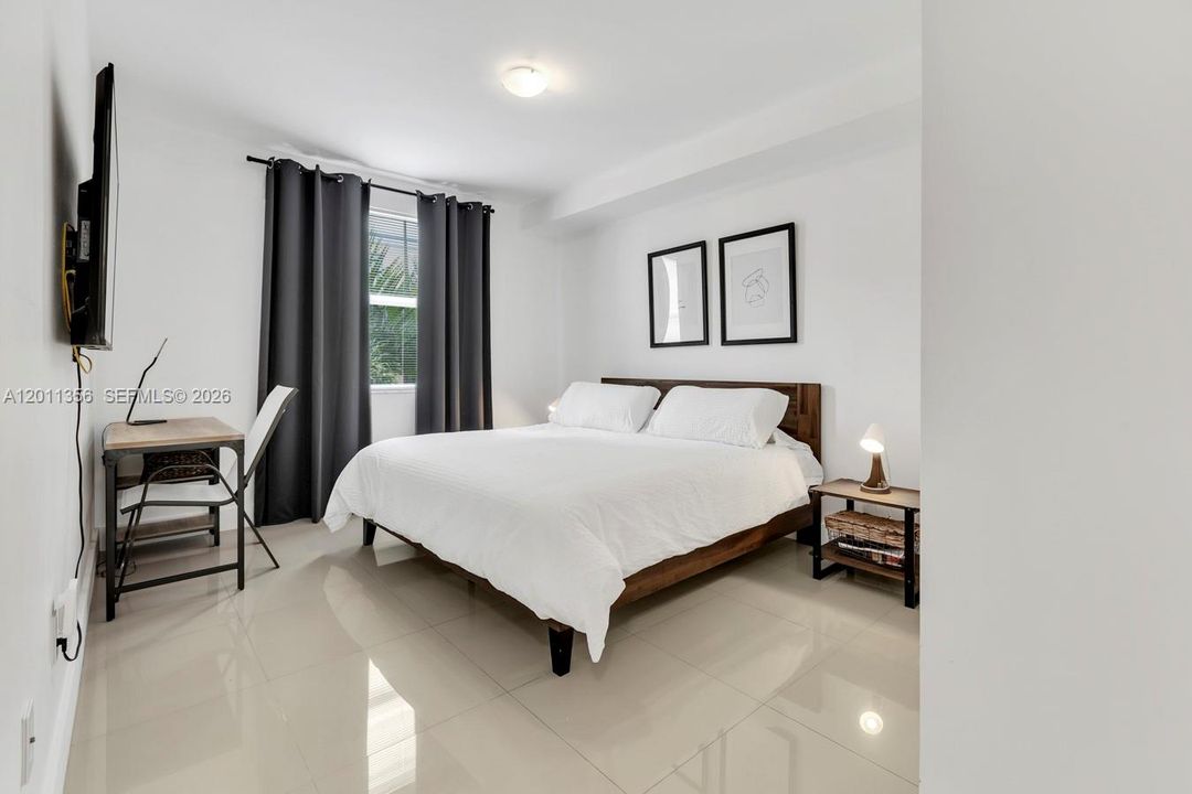 For Sale: $550,000 (2 beds, 2 baths, 1024 Square Feet)