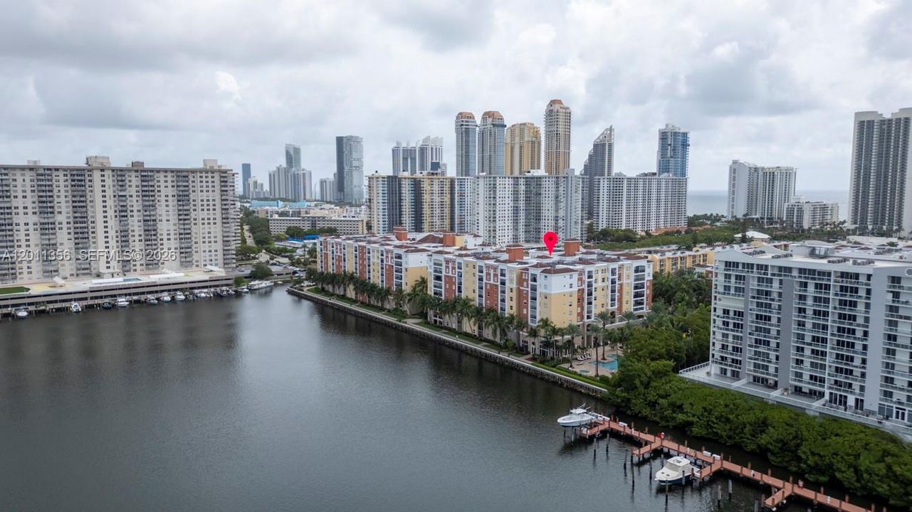 For Sale: $550,000 (2 beds, 2 baths, 1024 Square Feet)