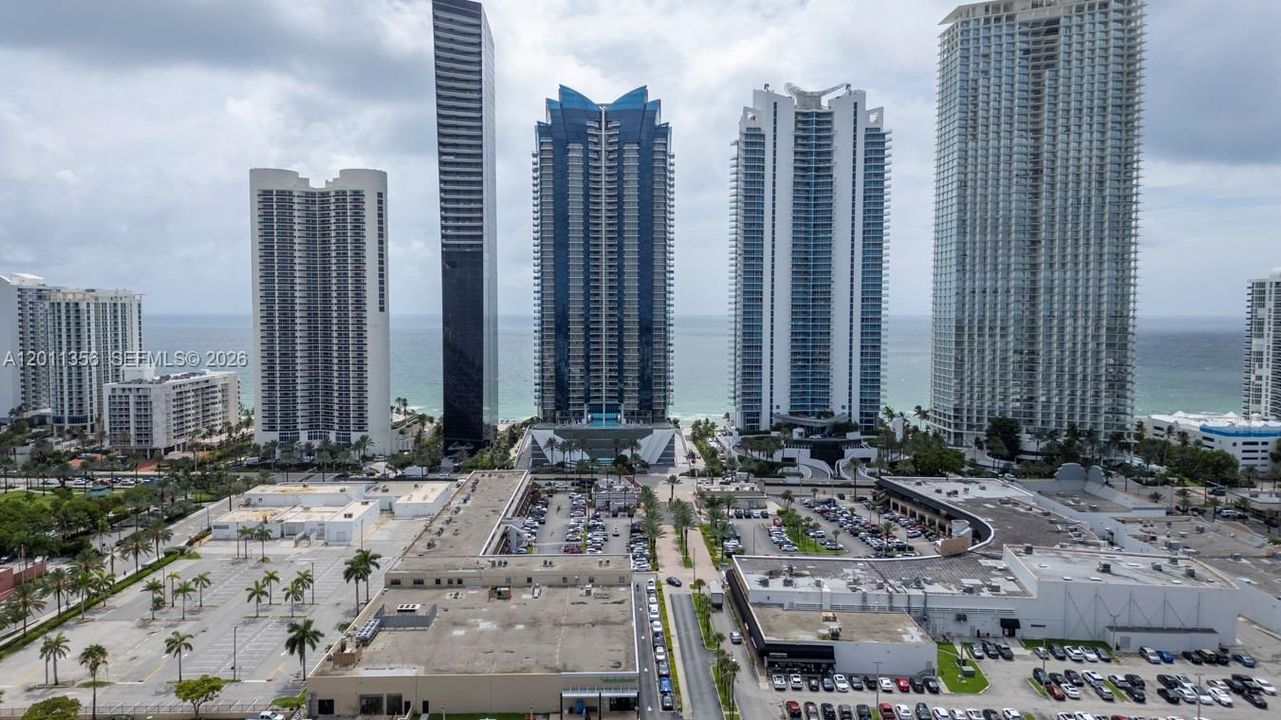For Sale: $550,000 (2 beds, 2 baths, 1024 Square Feet)
