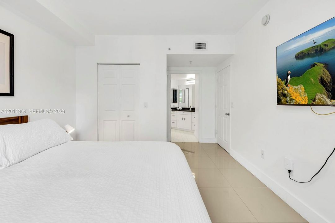 For Sale: $550,000 (2 beds, 2 baths, 1024 Square Feet)