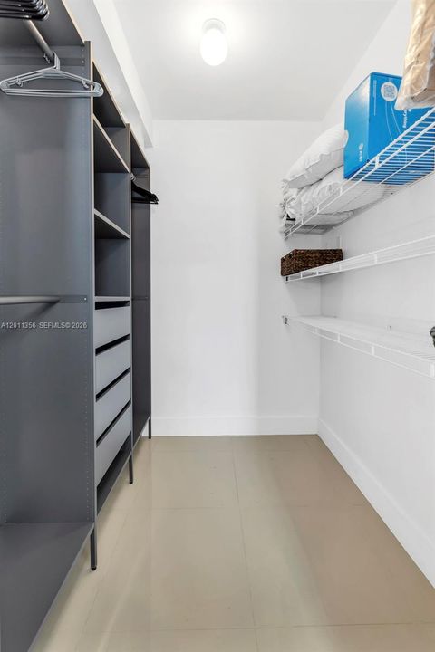 For Sale: $550,000 (2 beds, 2 baths, 1024 Square Feet)