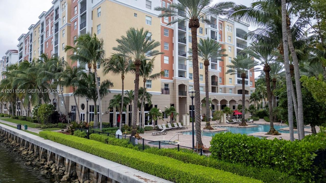 For Sale: $550,000 (2 beds, 2 baths, 1024 Square Feet)