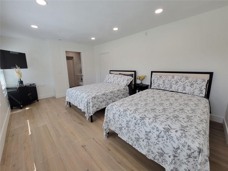 For Rent: $6,700 (4 beds, 2 baths, 1901 Square Feet)