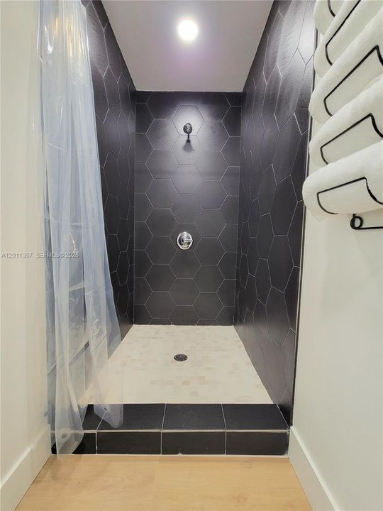 For Rent: $6,700 (4 beds, 2 baths, 1901 Square Feet)