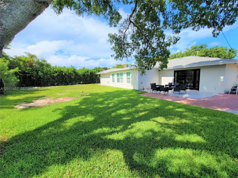 For Rent: $6,700 (4 beds, 2 baths, 1901 Square Feet)