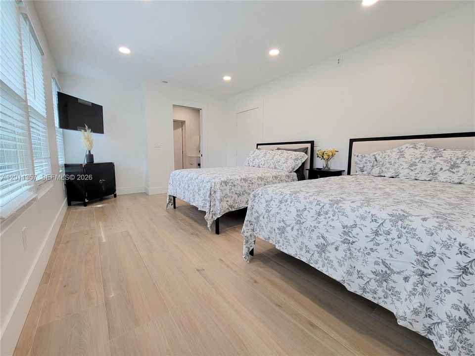 For Rent: $6,700 (4 beds, 2 baths, 1901 Square Feet)