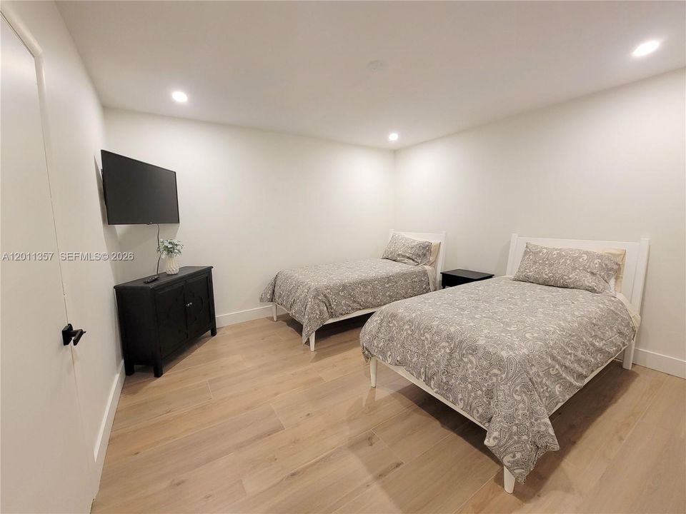 For Rent: $6,700 (4 beds, 2 baths, 1901 Square Feet)