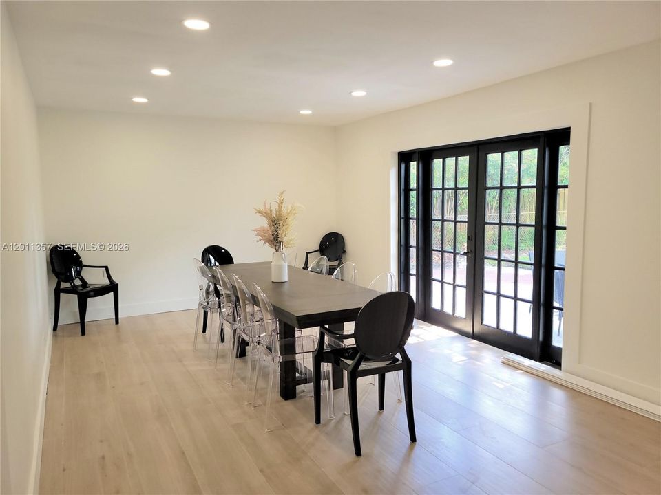 For Rent: $6,700 (4 beds, 2 baths, 1901 Square Feet)